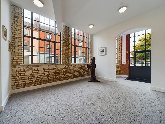 1 Bedroom Flat For Sale In Overstone Road, Northampton, NN1