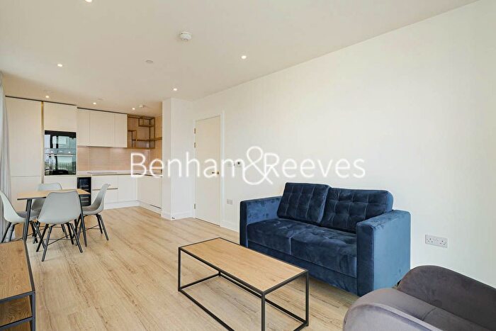 2 Bedroom Flat To Rent In Quay Walk, Wembley, HA0