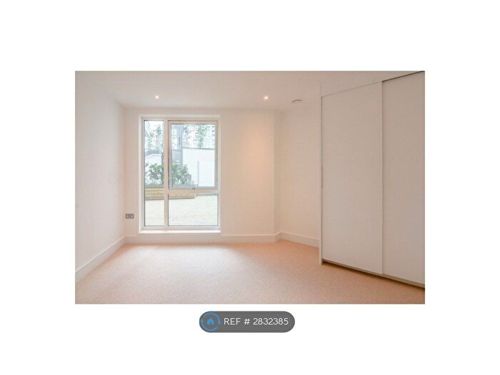 2 Bedroom Flat To Rent In Western Gateway, London, E16