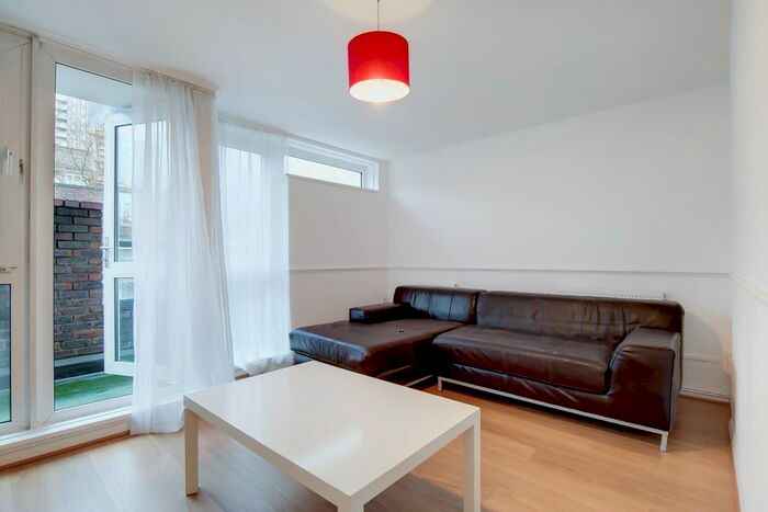 2 Bedroom Flat To Rent In Oakley Square, Camden, London, NW1