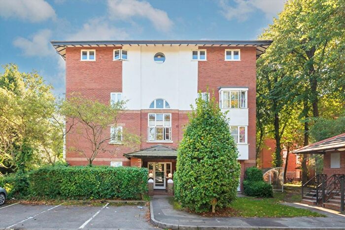 1 Bedroom Flat For Sale In Beechwood Grove, Acton, W3