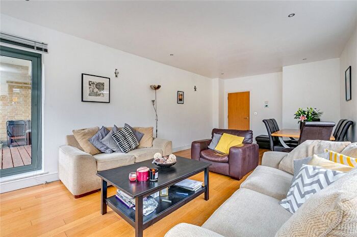 3 Bedroom Maisonette To Rent In Sheringham Road, Islington, N7