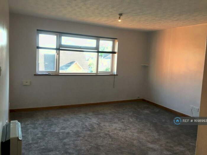 2 Bedroom Flat To Rent In Gainsborough Close, Salisbury, SP2