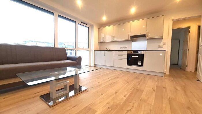 3 Bedroom Flat To Rent In Zodiac Court, London Road, Croydon, CR0