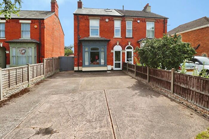4 Bedroom Semi-Detached House For Sale In Newark Road, Lincoln, LN6