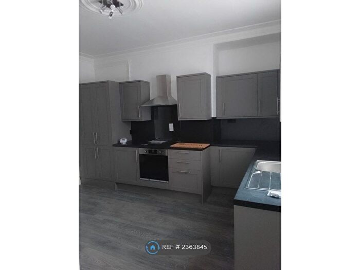 4 Bedroom Terraced House To Rent In Colwyn Road, Leeds, LS11