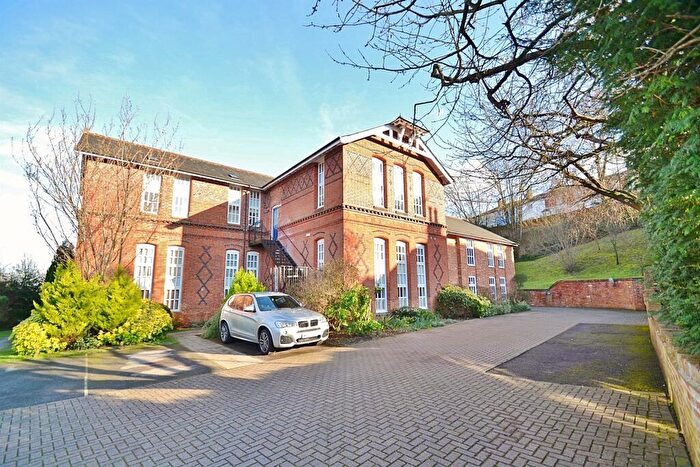 2 Bedroom Flat To Rent In Fulflood, SO22