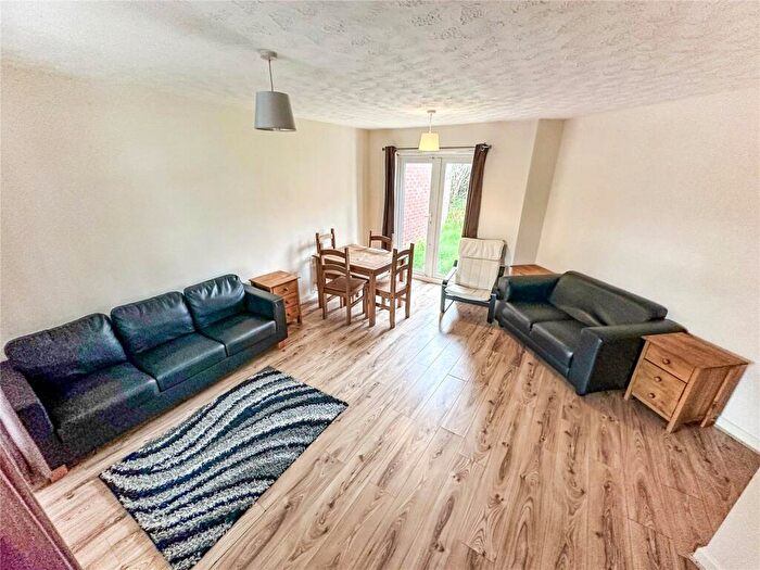 3 Bedroom Semi-Detached House To Rent In Erskine Street, Hulme, M15