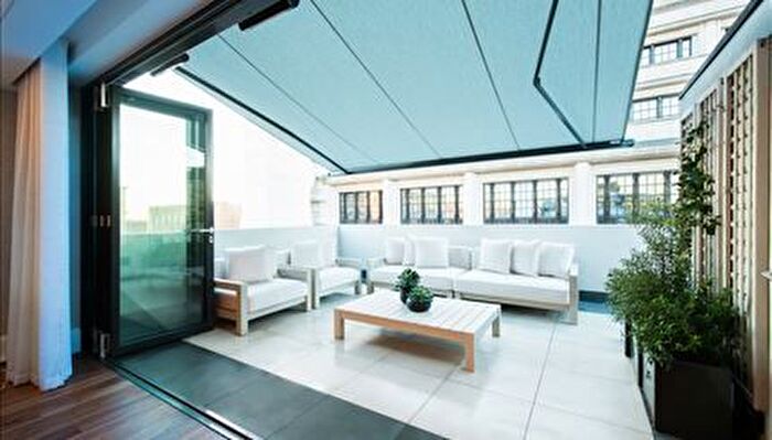 3 Bedroom Flat To Rent In Young Street, Kensington, W8