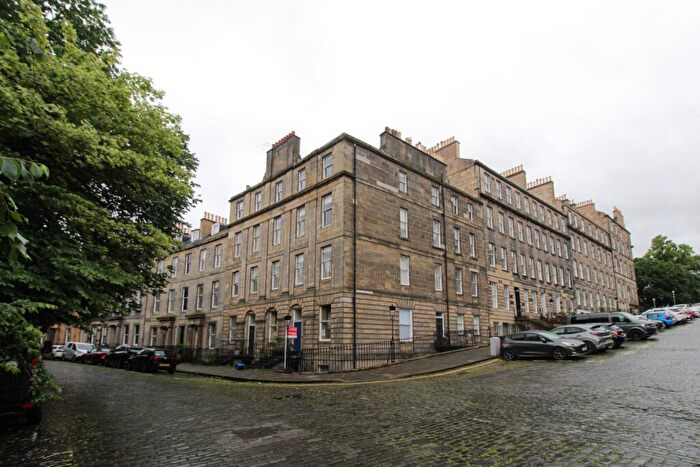2 Bedroom Flat To Rent In Royal Crescent, Edinburgh, EH3