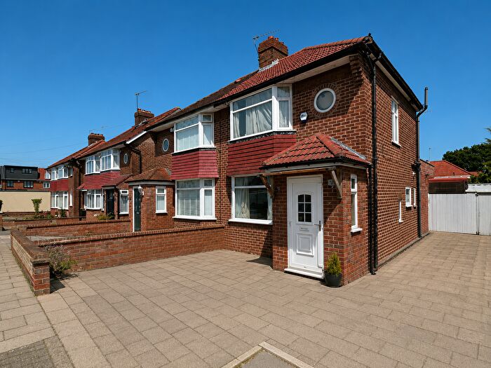 2 Bedroom Semi-Detached House To Rent In Broomgrove Gardens, Edgware, HA8