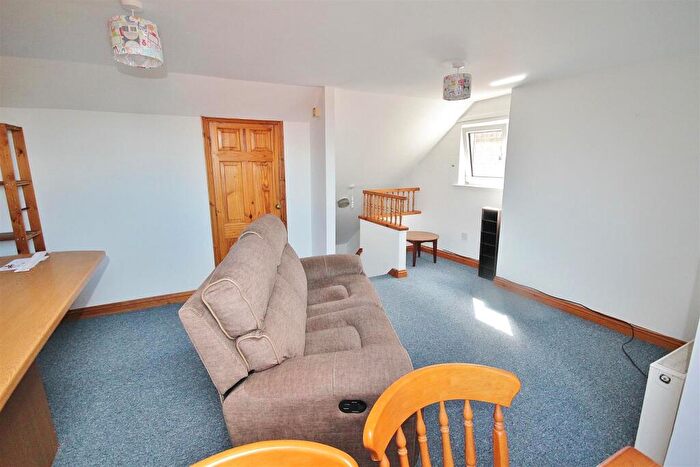 1 Bedroom Flat To Rent In Market Place, Snaith, DN14