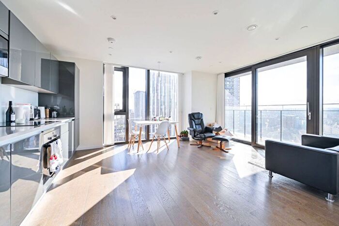 2 Bedroom Flat To Rent In Gabriel Walk, Elephant And Castle, London, SE1