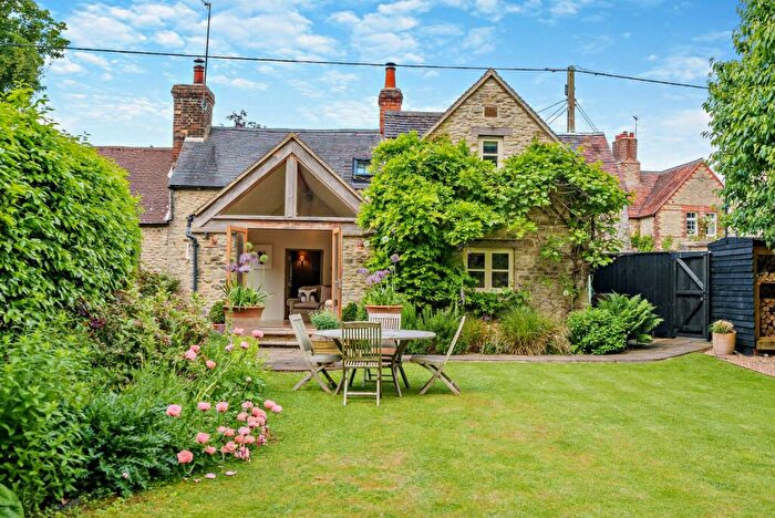 4 Bedroom Detached House For Sale In Bainton Road, Bucknell, Bicester, Oxfordshire, OX27