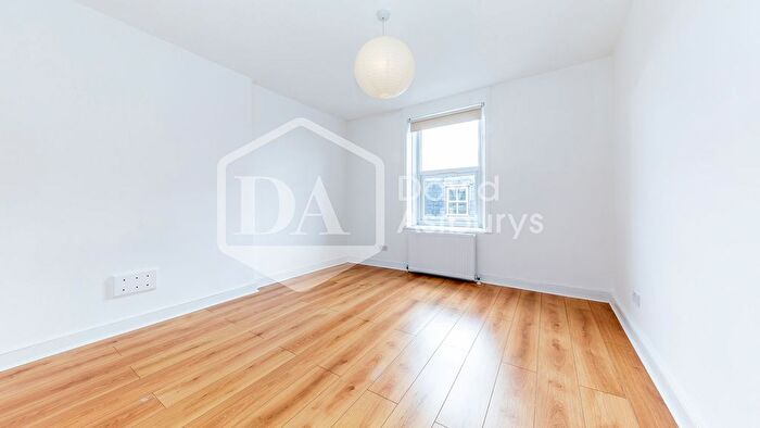 2 Bedroom Flat To Rent In Tottenham Lane, Crouch End, London, N8