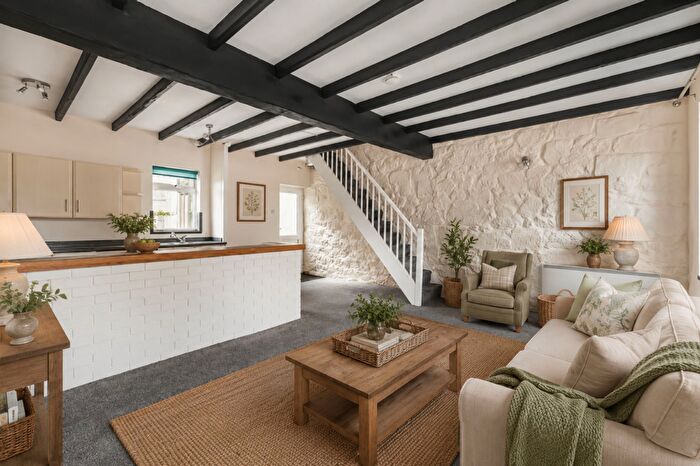 2 Bedroom End Of Terrace House For Sale In Fore Street, St. Stephens, PL26