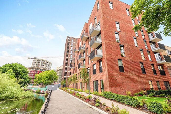 2 Bedroom Apartment For Sale In Joseph Huntley Walk, Reading, RG1