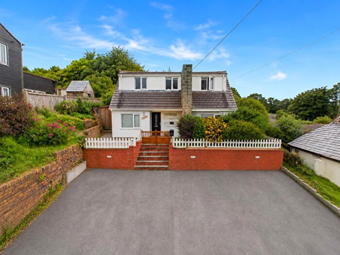 4 Bedroom House For Sale In Pentre Hill, Flint Mountain, CH6