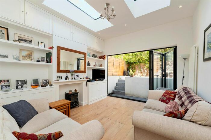 2 Bedroom Flat To Rent In Priory Road, Hornsey, N8