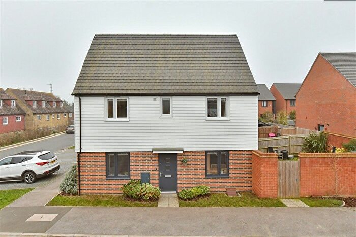 3 Bedroom Semi-Detached House For Sale In Weaver Avenue, Faversham, Kent, ME13