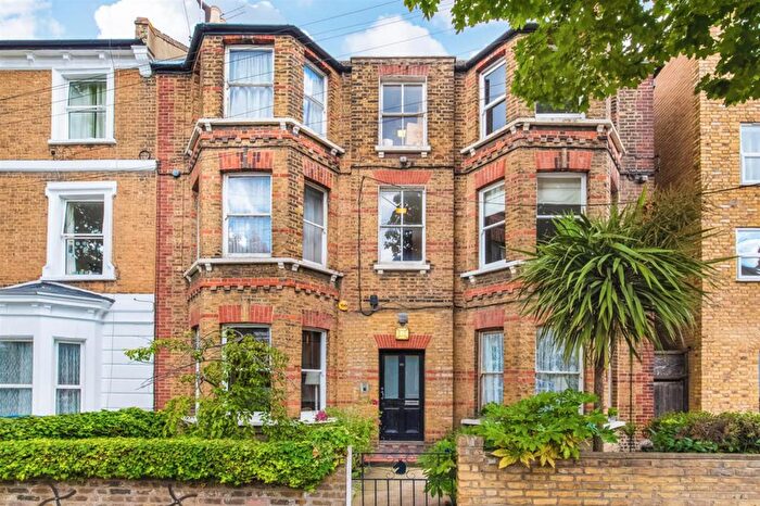 3 Bedroom Flat For Sale In Talfourd Road, Camberwell, SE15