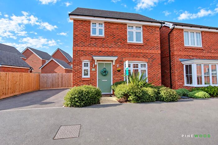 3 Bedroom Detached House For Sale In Peak Grove, Clay Cross, S45