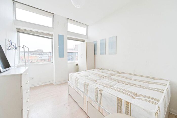 2 Bedroom Flat To Rent In Metro Central Heights, Elephant And Castle, London, SE1