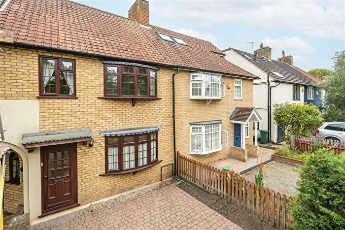 3 Bedroom Property For Sale In Barnes Avenue, Barnes, SW13