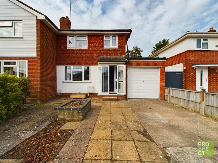 3 Bedroom Link Detached House To Rent In Antrim Road, Woodley, Berkshire, RG5
