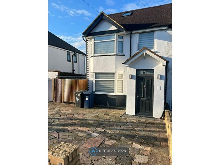 4 Bedroom Semi Detached House To Rent In Warwick Avenue, Edgware, HA8