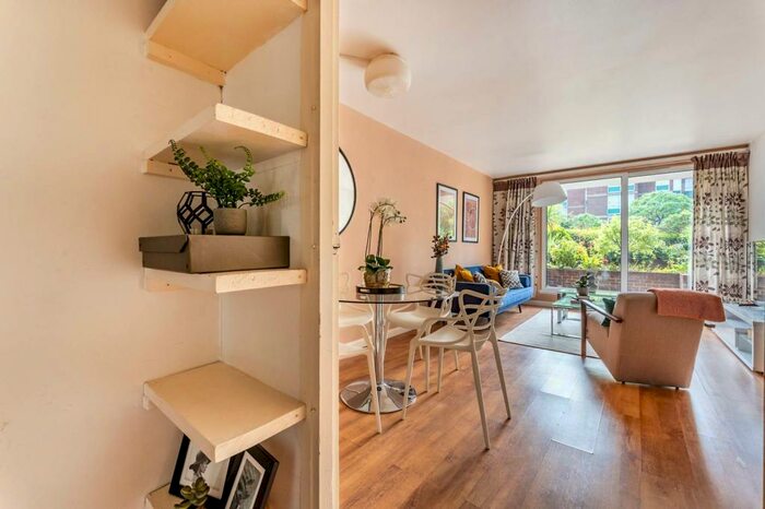 2 Bedroom Flat To Rent In Vanbrugh Court, Kennington, London, SE11