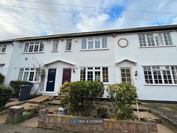 2 Bedroom Terraced House To Rent In Beverley Court, London, SE4