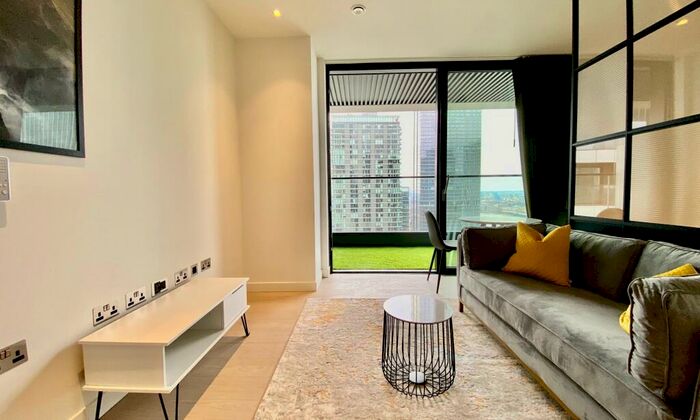 Apartment To Rent In The Wardian, Canary Wharf, E14