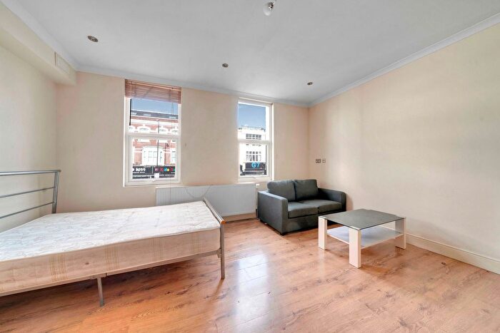 Studio To Rent In Barnett Street, Whitechapel, London, E1