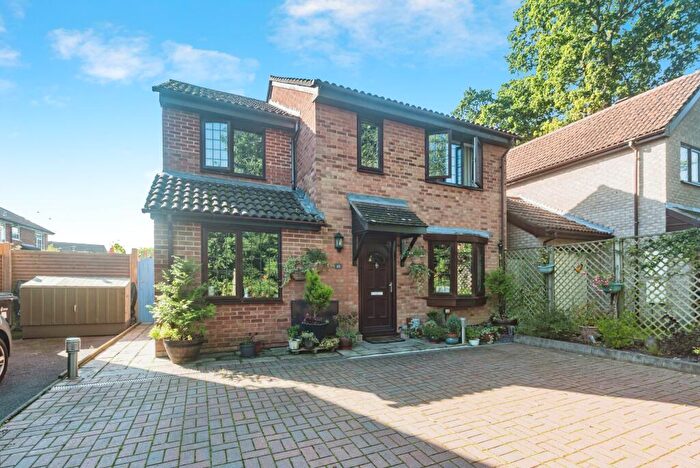 4 Bedroom Detached House For Sale In Fringford Close, Reading, RG6