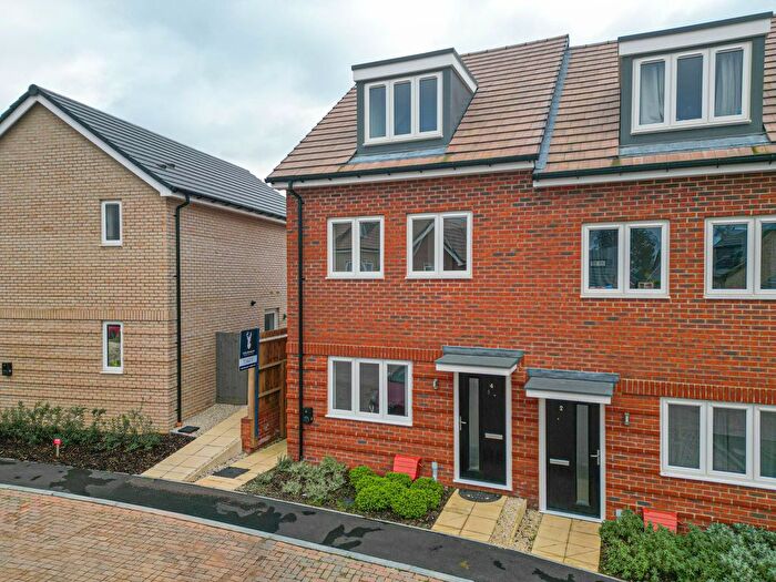 3 Bedroom Semi-Detached House To Rent In Lectern, Eagle Farm South, MK17