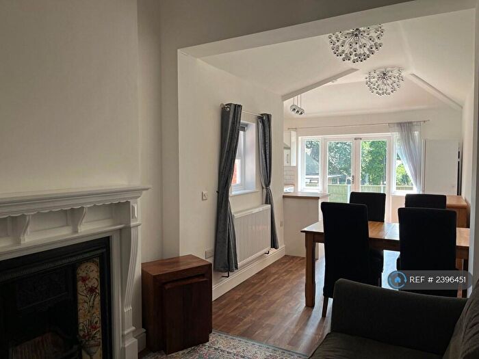 2 Bedroom Flat To Rent In Elberton House, Sherwood, Nottingham, NG5