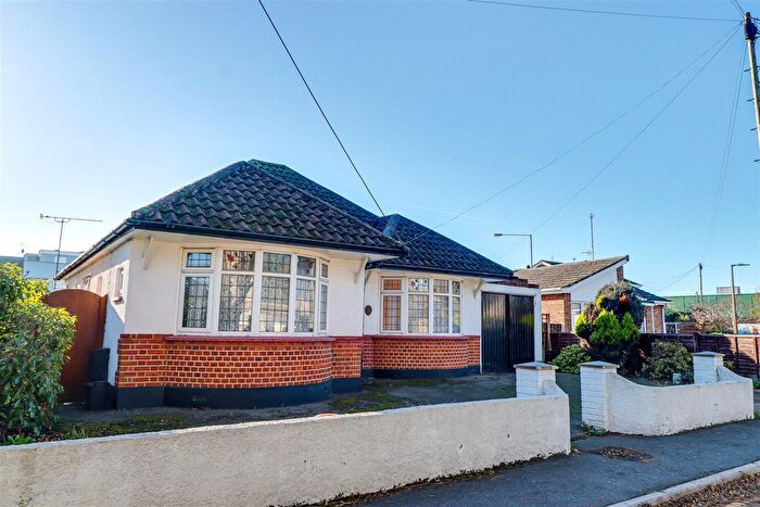 2 Bedroom Detached Bungalow For Sale In Softwater Lane, Benfleet, SS7