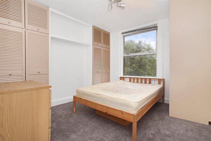 2 Bedroom Flat To Rent In Bathurst Gardens, Kensal Rise, London, NW10