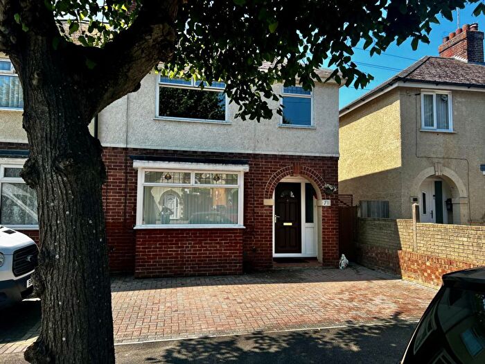 3 Bedroom Semi-Detached House For Sale In Elms Vale Road, Dover, CT17