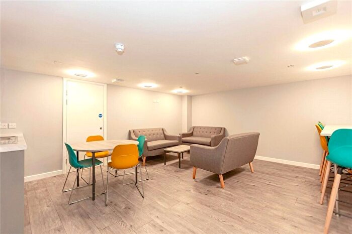 1 Bedroom Flat To Rent In Wallshut Wood, Bristol, BS16