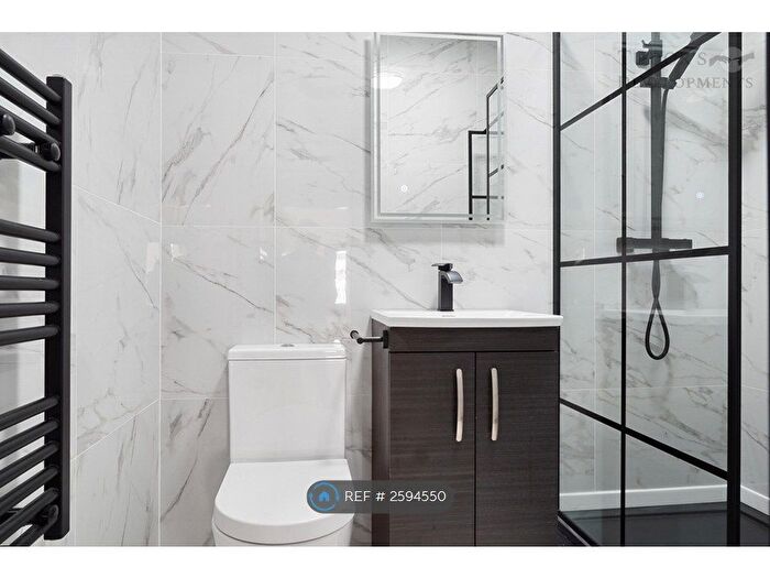 1 Bedroom Flat To Rent In Tudor House, Brighouse, HD6