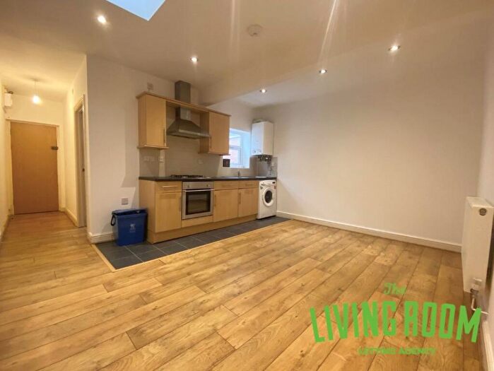 1 Bedroom Flat To Rent In Carlisle Street, Splott, Cardiff, CF24