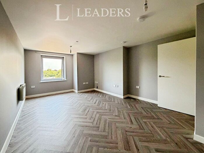 2 Bedroom Flat For Sale In Queen Street, Portsmouth, Hampshire, PO1