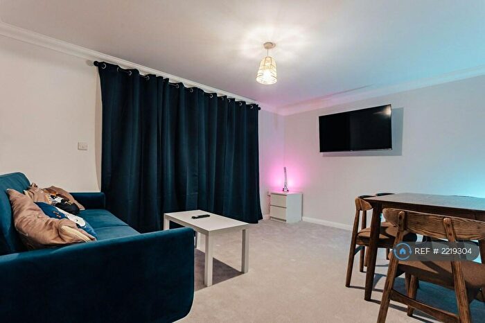 2 Bedroom Flat To Rent In Cambridge Road, Bournemouth, BH2