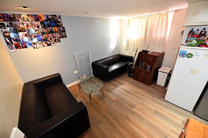 3 Bedroom House To Rent In Thornville Grove, LS6