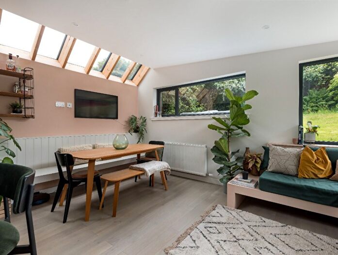 2 Bedroom Flat To Rent In Craighouse Gardens, Morningside, Edinburgh, EH10