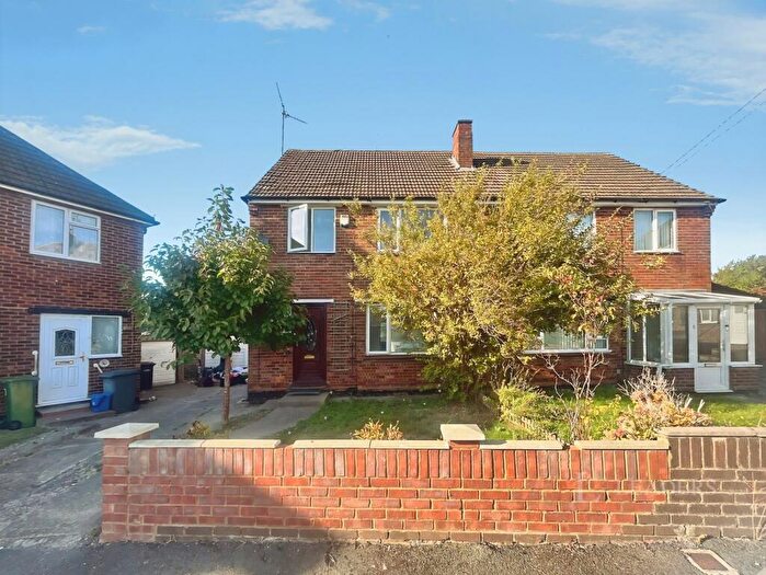 3 Bedroom Semi-Detached House To Rent In Cotswold Gardens, Luton, Bedfordshire, LU3