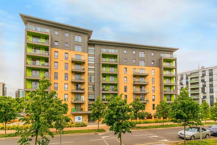 2 Bedroom Flat To Rent In Lakeside Drive, Park Royal, London, NW10