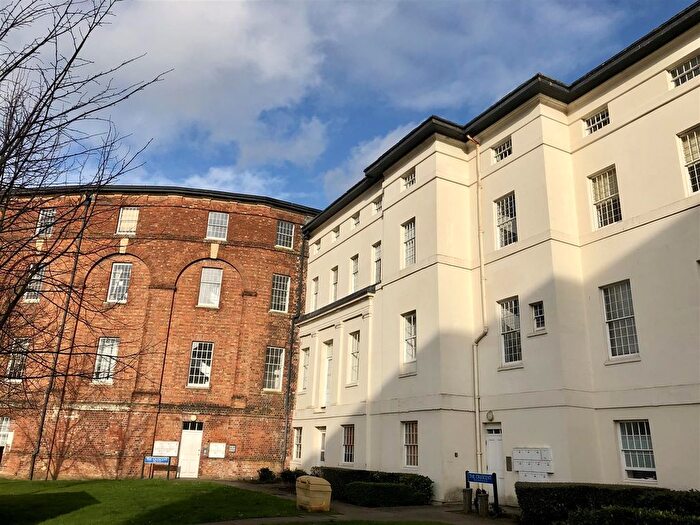 2 Bedroom Flat For Sale In The Crescent, Gloucester, GL1